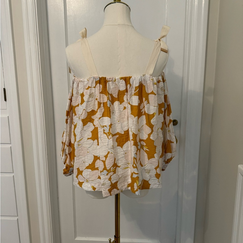 Floral Off-the-shoulder MON RENN Top - Picture 3 of 12